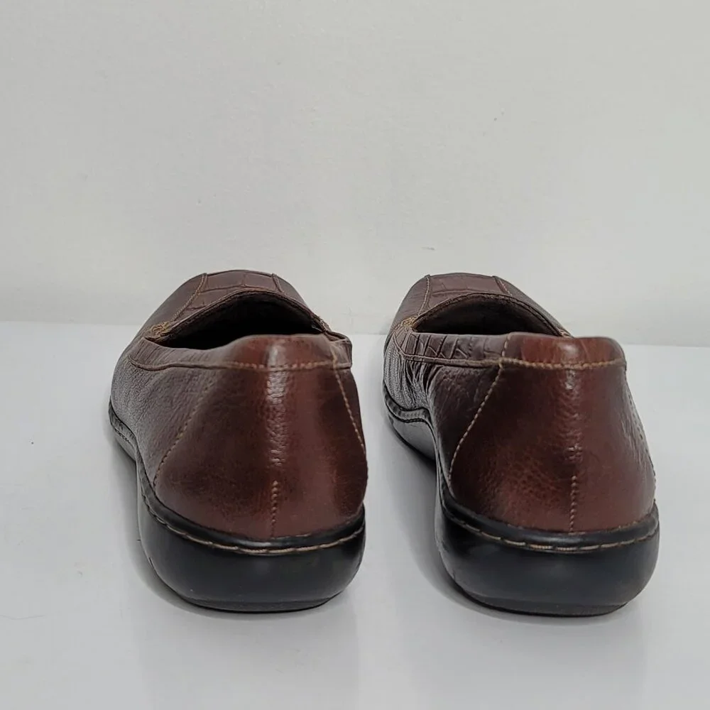 Clarks Bendable Womens 9 Bayou‎ Two Leather Slip On Croc Print Loafer Shoes